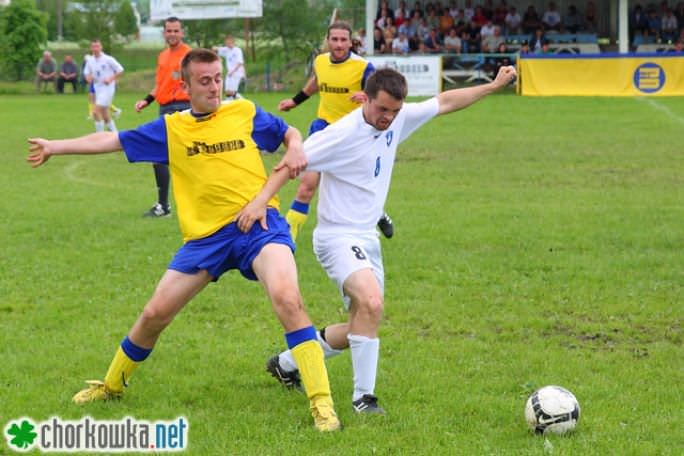 Z meczu Tęcza Zręcin - Tempo Nienaszów (30.05.2010)