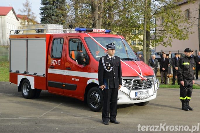 Oficjalne przekazanie samochodu strażackiego dla OSP Zręcin