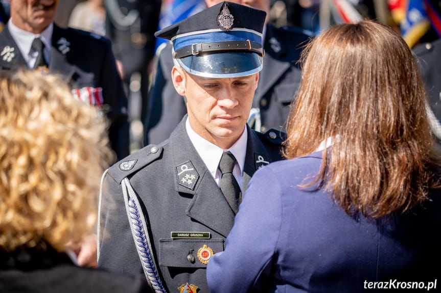 dr Dariusz Gruszka odbiera odznaczenie