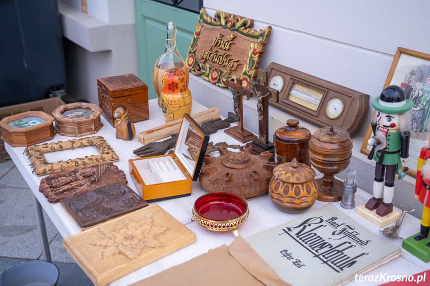 Jarmark staroci przed Etnocentrum Ziemi Krośnieńskiej