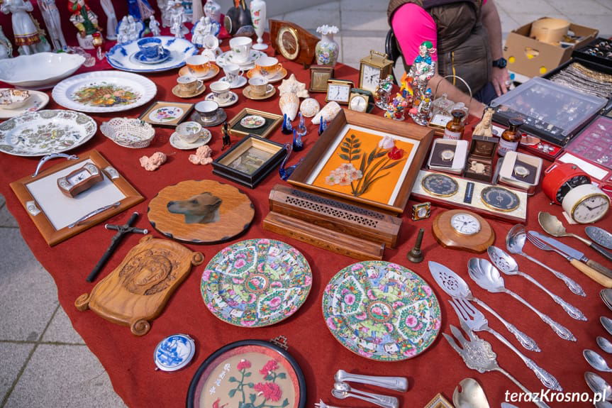 Jarmark staroci przed Etnocentrum Ziemi Krośnieńskiej