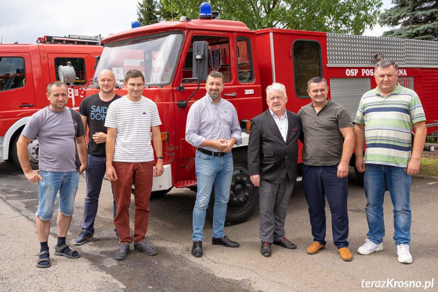 Uczestnicy przekazania samochodu