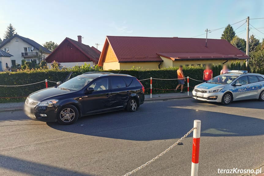 Uszkodozny samochód po kolizji w Zręcinie