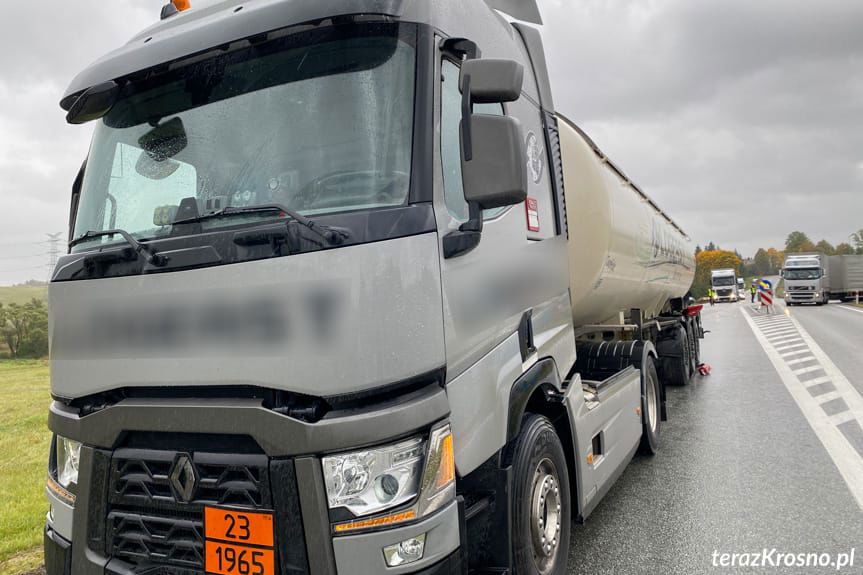 uszkodzona ciężarówka po kolizji w Barwinku