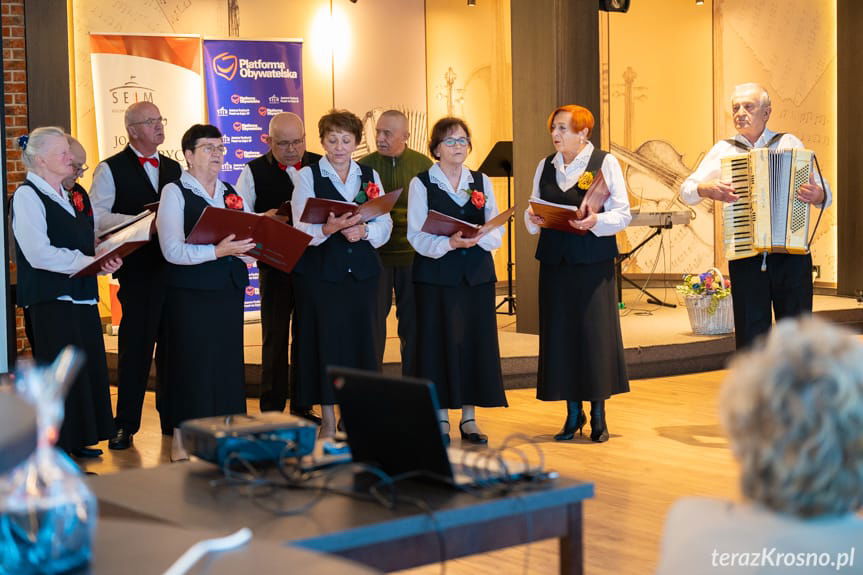 Zespół śpiewaczy Seniorzy ze Świerzowej Polskiej