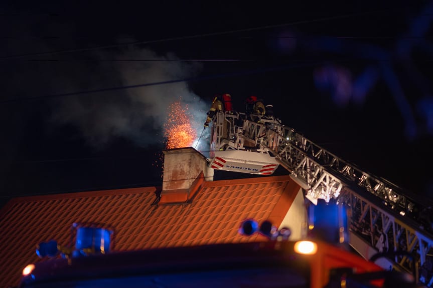 Pożar domu w Muninie. Funkcjonariusza Straży Ochrony Kolei uratowali dwie osoby