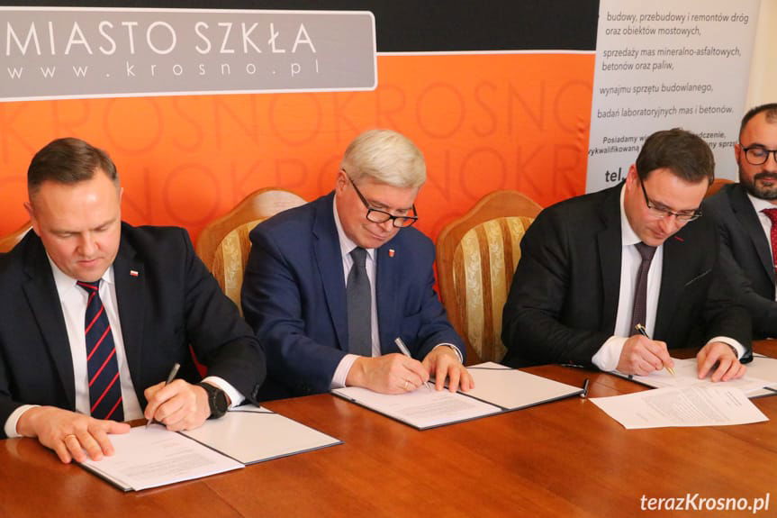 Podpisanie umowy w Krośnie