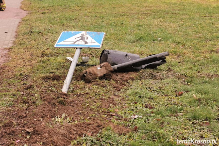 znak uszkodzony podczas kolizji