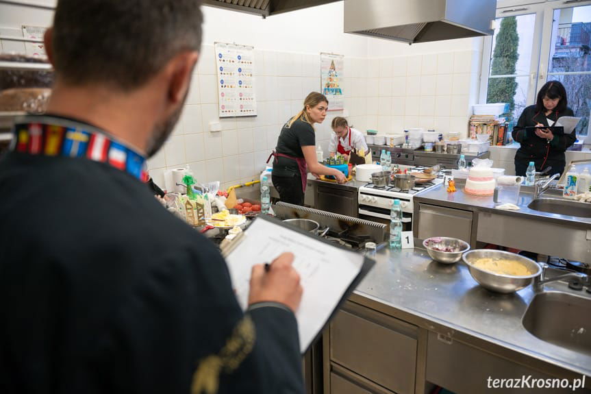 Uczestnicy konkursu podczas pracy