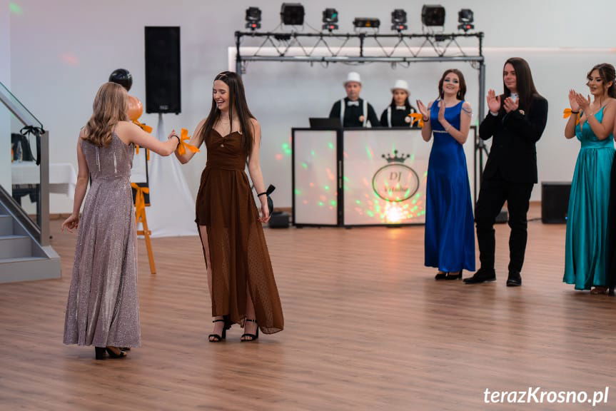 Studniówka w Krośnie Szpetnar