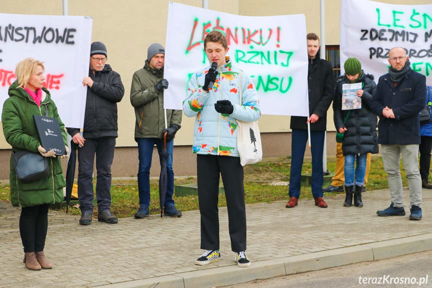 Marsz żałobny dla drzew w Krośnie