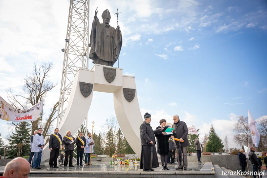 Marsz w obronie Jana Pawła II w Krośnie