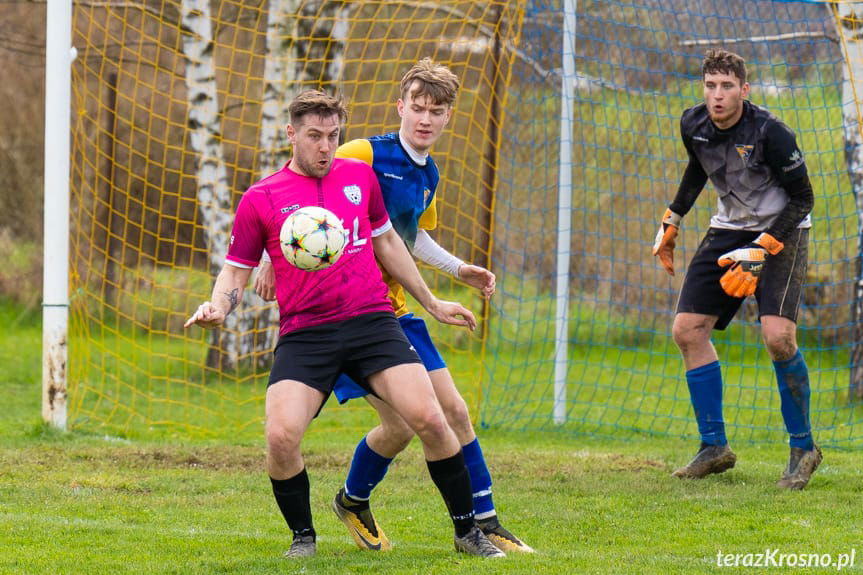 Z meczu Tęcza Zręcin - LKS Skołyszyn