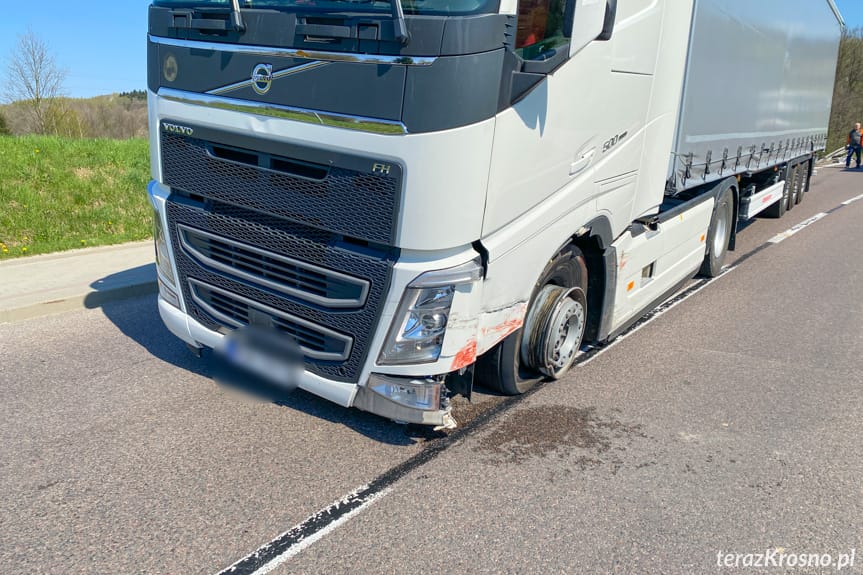 Zderzenie osobówki z ciężarówką w Komborni