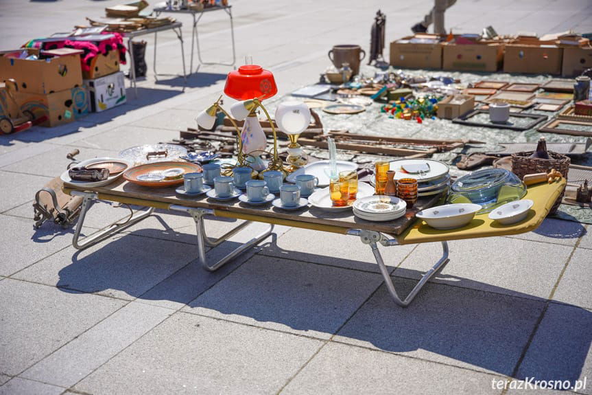 Jarmark staroci i rękodzieła przed Etnocentrum Ziemi Krośnieńskiej