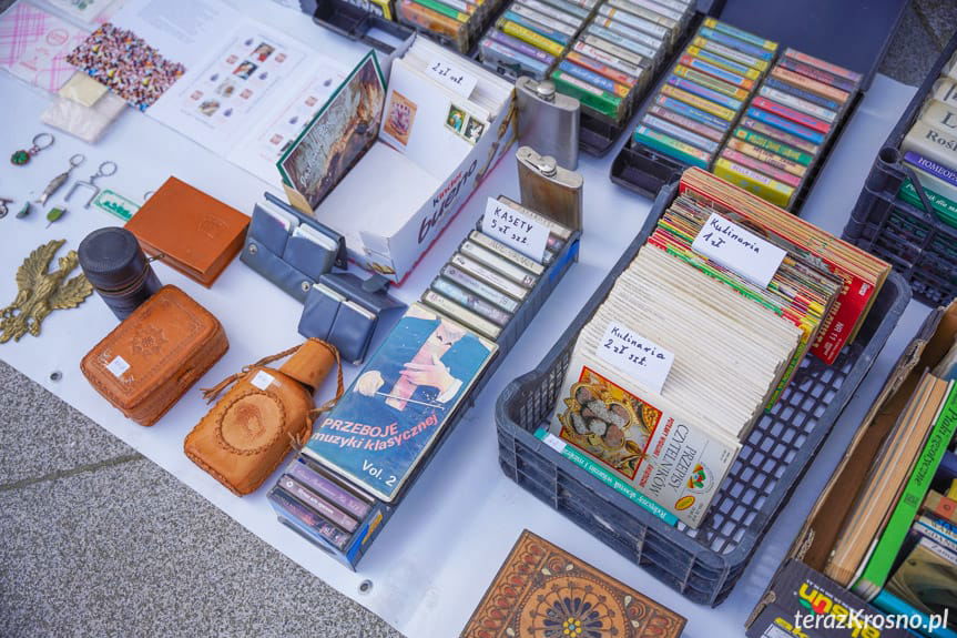 Jarmark staroci i rękodzieła przed Etnocentrum Ziemi Krośnieńskiej