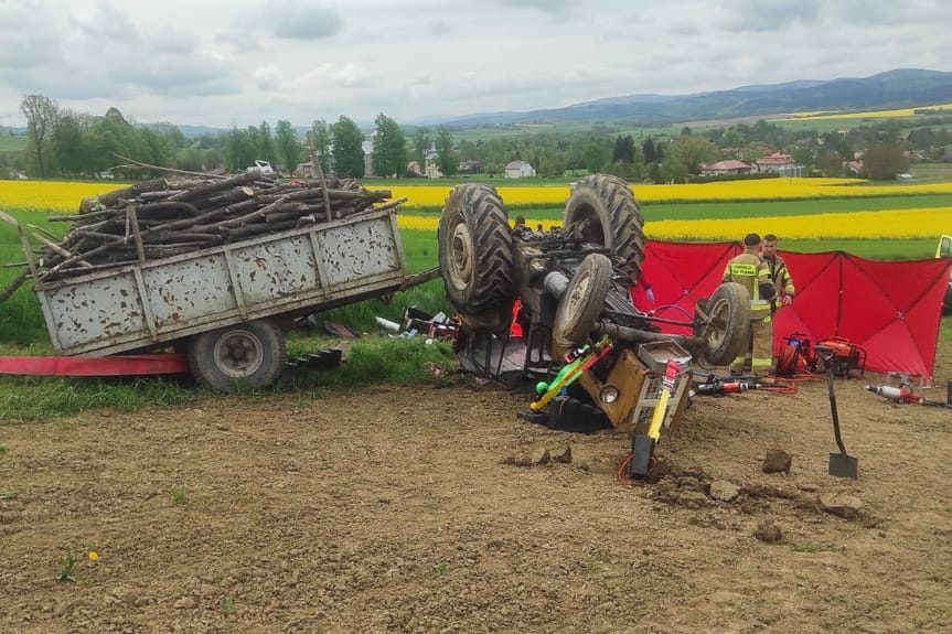 Nie żyje mężczyzna przygnieciony przez ciągnik