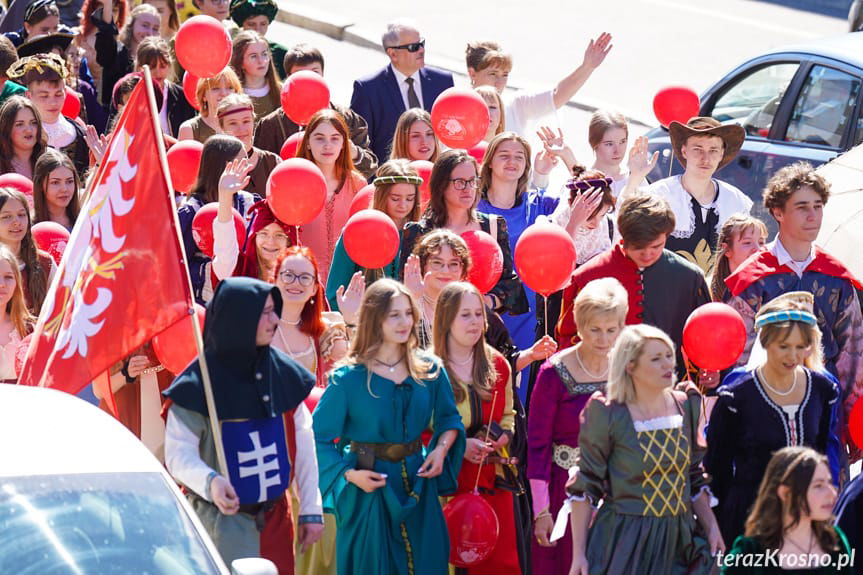 Barwny korowód ulicami Krosna