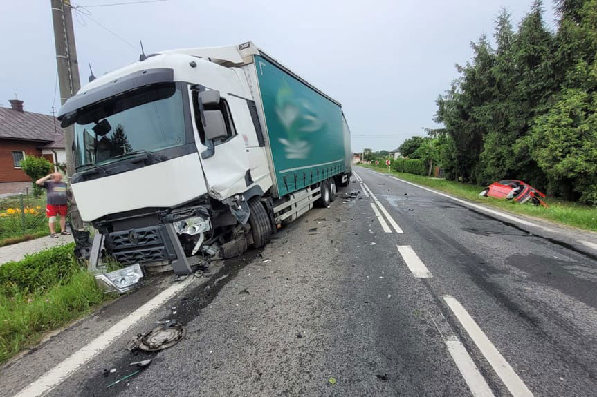 Wypadek w Nowosielcach. Ranny 75-latek