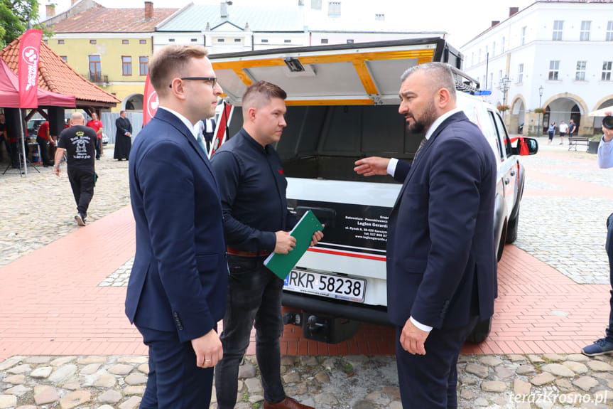 Przekazanie samochodu dla Legion Gerarda