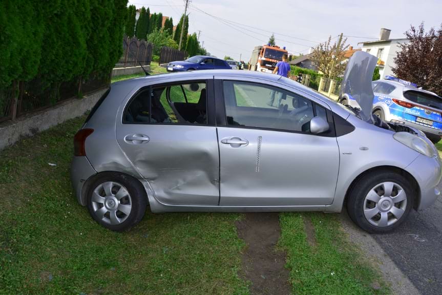 Pijany i bez uprawnień spowodował kolizję i uciekł