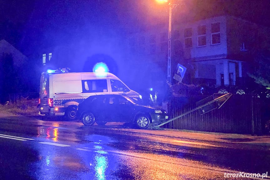 Źle poczuł się w trakcie jazdy i zjechał z drogi. Trafił do szpitala