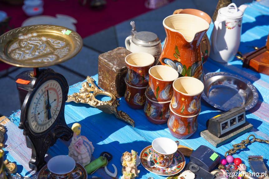 Jarmark staroci i rękodzieła przed Etnocentrum Ziemi Krośnieńskiej