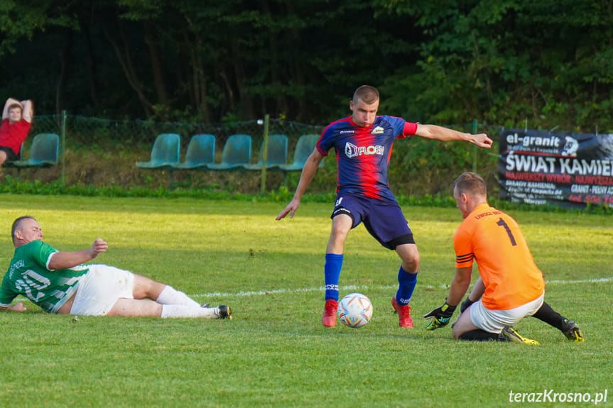 Z meczu Orzeł Faliszówka - Liwocz Brzyska