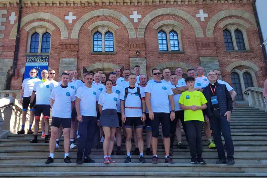 policjanci w Miejscu Piastowym