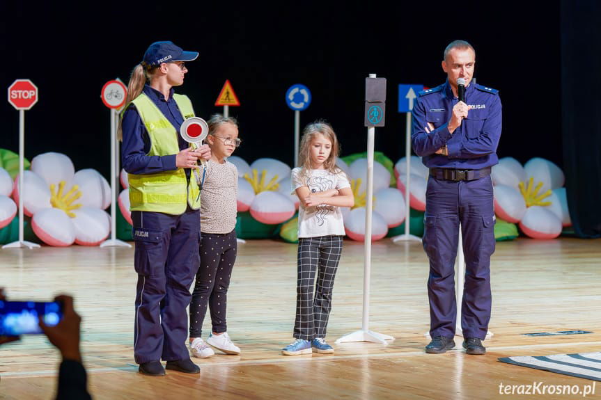 Wręczenie odblasków dla dzieci