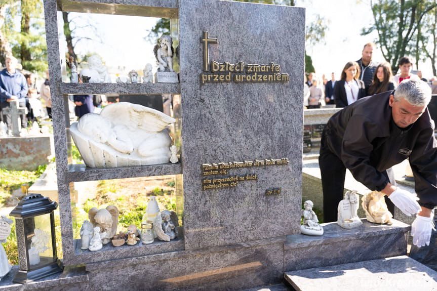 Pochówek dzieci zmarłych przed narodzeniem w Krośnie