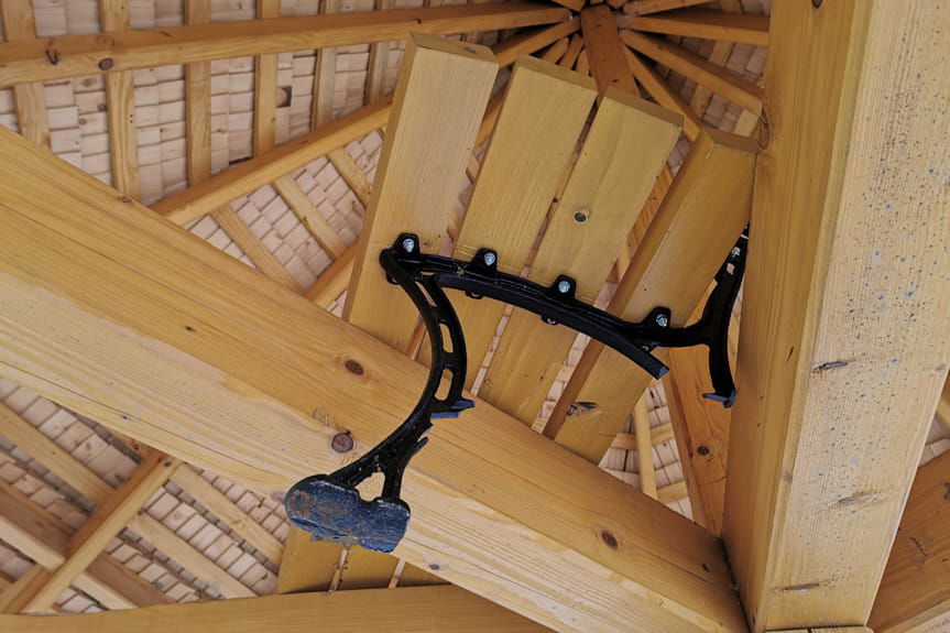 zdewastowa altana przy Prządkach