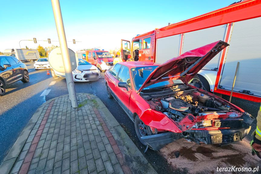 Uszkodzone samochody po kolizji w Krośnie