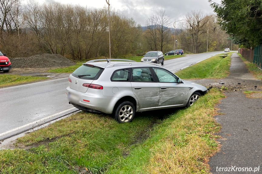 Uszkodzona alfa romeo w kolizji w Rymanowie