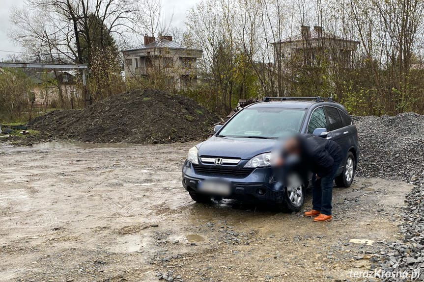 Uszkodzona honda po kolizji w Rymanowie