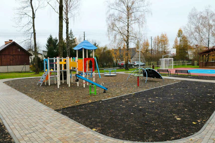 plac zabaw w Zręcinie