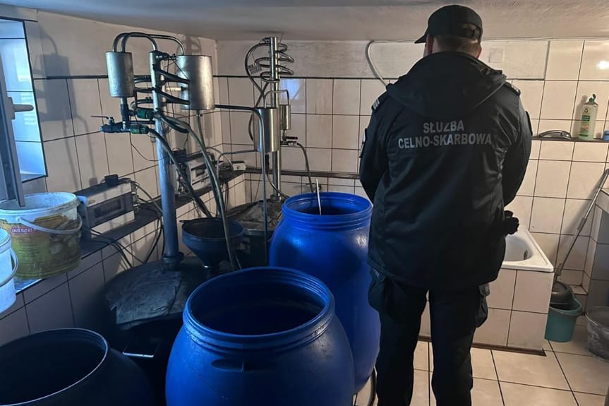 Nielegalna bimbrownia, ponad 1000 litrów alkoholu