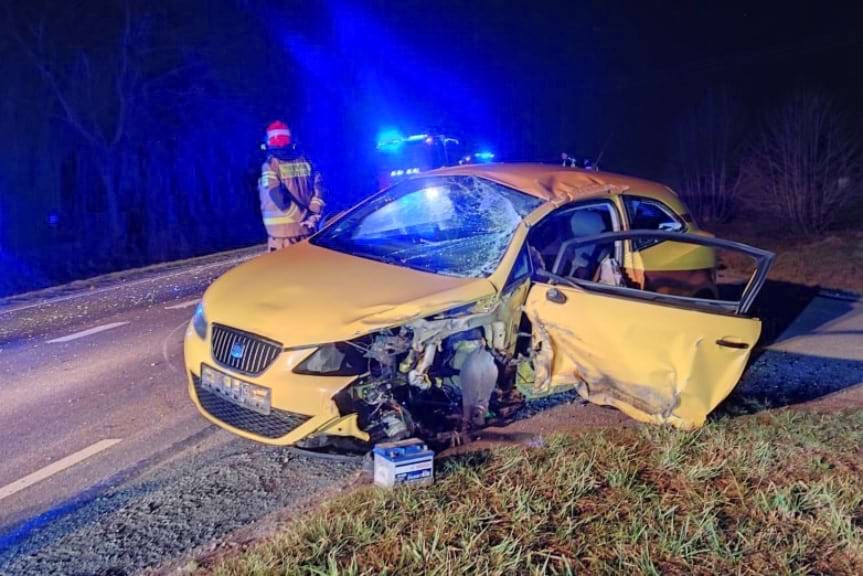 Zderzenie dwóch samochodów w Sieniawie. Jedna osoba została ranna