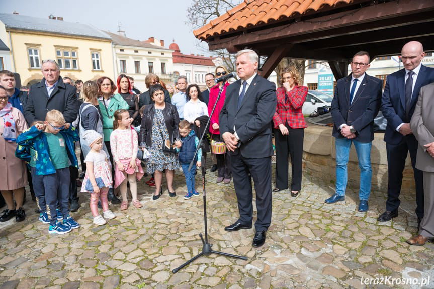 Wielkanocne święcenie pokarmów na rynku w Krośnie