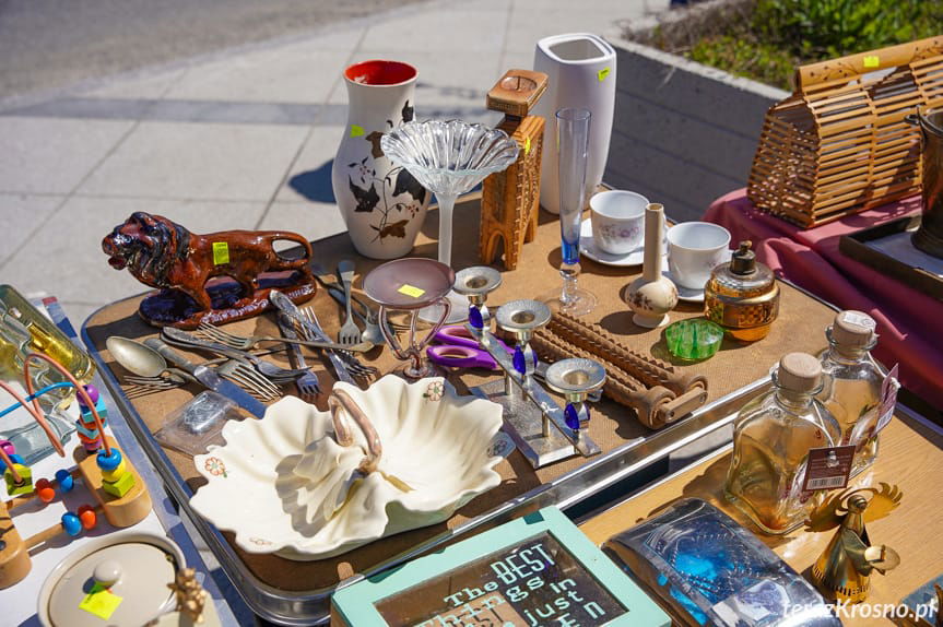 Jarmark staroci i rękodzieła przed Etnocentrum Ziemi Krośnieńskiej