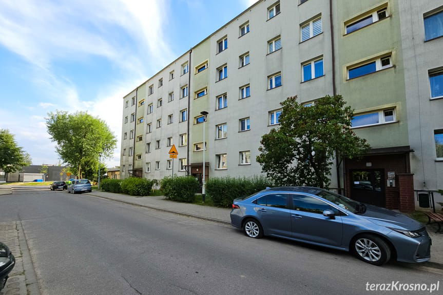 Uszkodzone samochody na Podchorążych w Krośnie