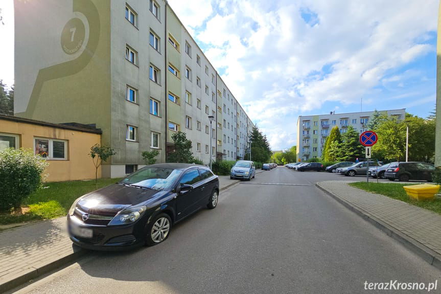 Uszkodzone samochody na Podchorążych w Krośnie