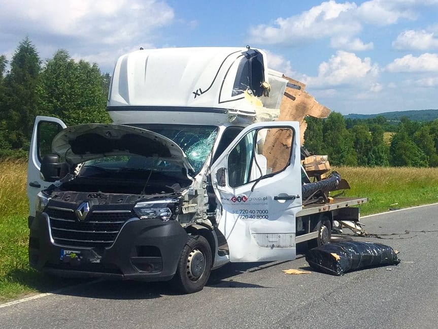 Zderzenie z samochodem przewożącym niewybuchy