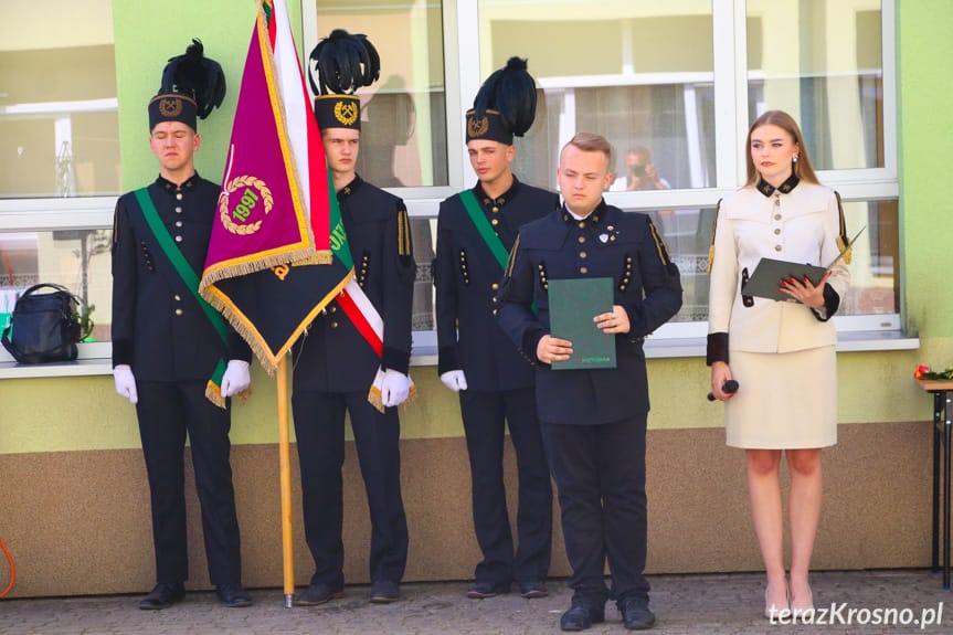 Już wakacje! Zakończenie roku szkolnego w Naftówce [ZDJĘCIA]