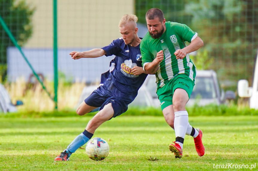 Z meczu LKS Głowienka - Liwocz Brzyska