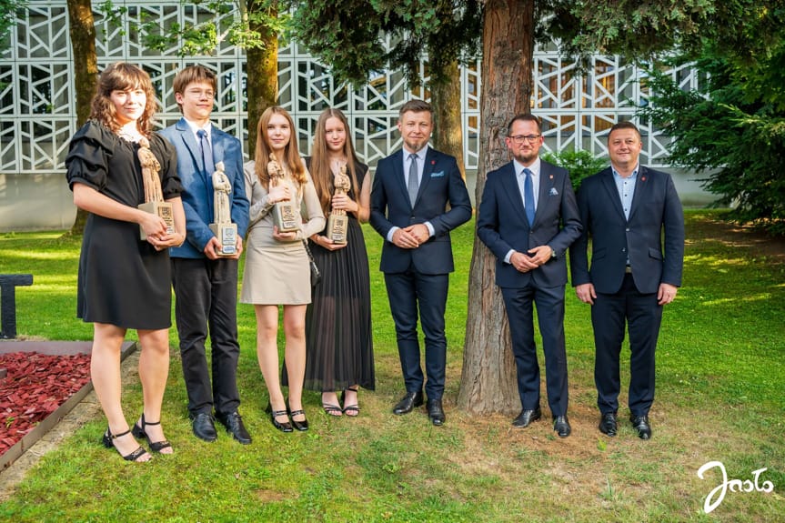 Nagrodzono najlepszych uczniów