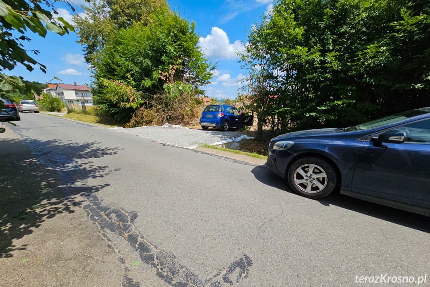 uszkodzone samochody po kolizji na ulicy Bema w Krośnie