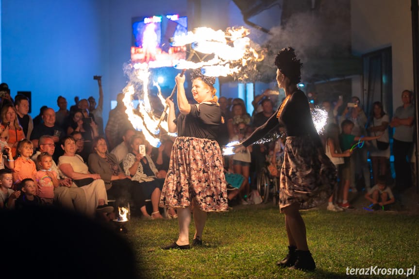 Magiczny pokaz ognia rozświetlił Sobótki Łęckie w Łękach Dukielskich