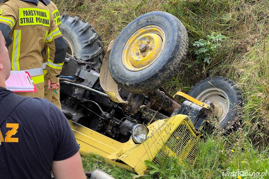 Lubatowa. Wywrócony ciągnik przygniótł traktorzystę