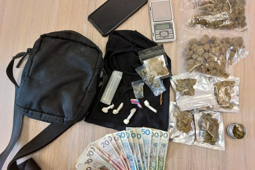 18-latek i 39-latek zatrzymani zaraz po transakcji narotykowej